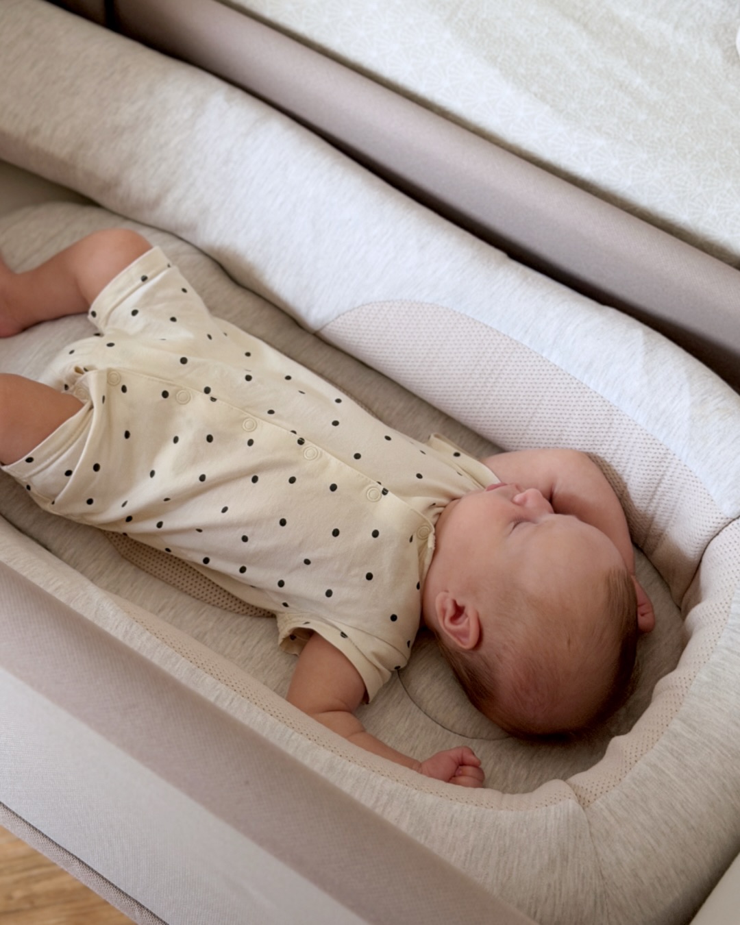 Como un único y gran abrazo 🤍
La forma ergonómica y envolvente de Welcome Pod® @inglesinababy.spain se combina con la estructura de colecho de Welcome Bed® @inglesinababy.spain, creando un nido dedicado al descanso del bebé. Ideal durante los primeros meses para que se sienta acogido de forma natural.
Descubre Welcome Pod®, te esperamos en la tienda
...
#inglesina #inglesinababy #babywellness leti.racca